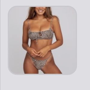 Skatie- Demi top- Manhattan print (S) BNWT